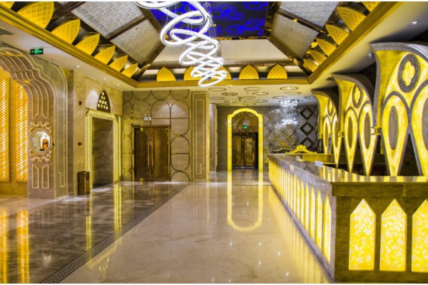 重庆辣妹子，短裙热舞后，来场舒缓按摩放松身！